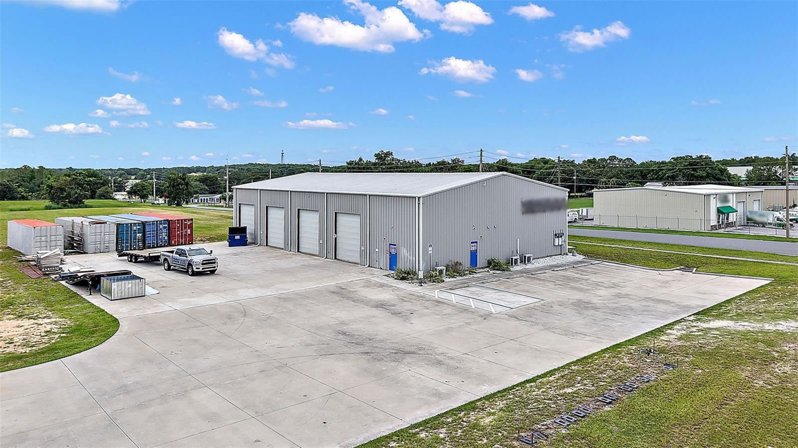 4 Warehouses For Sale In Leesburg FL - 5.76 Acres / 82,500 sq ft warehouse space $3,000,000