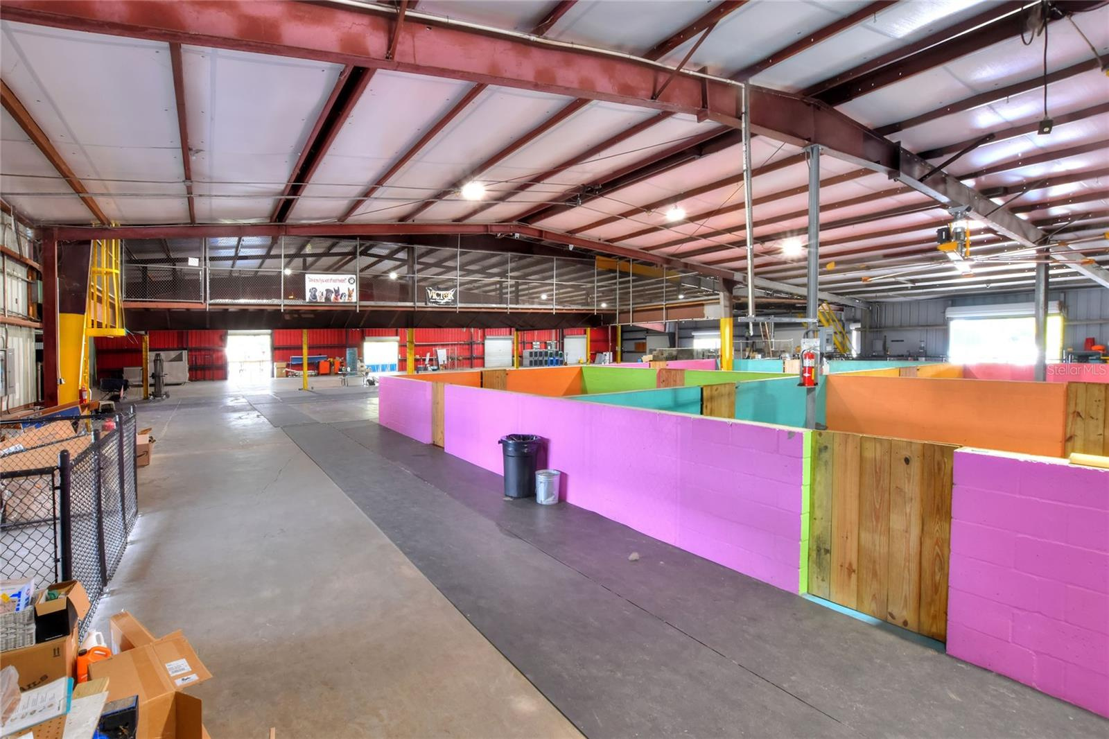 Plant City Warehouse For Sale - 53k Sq ft / 8.9 Acres $3,350,000
