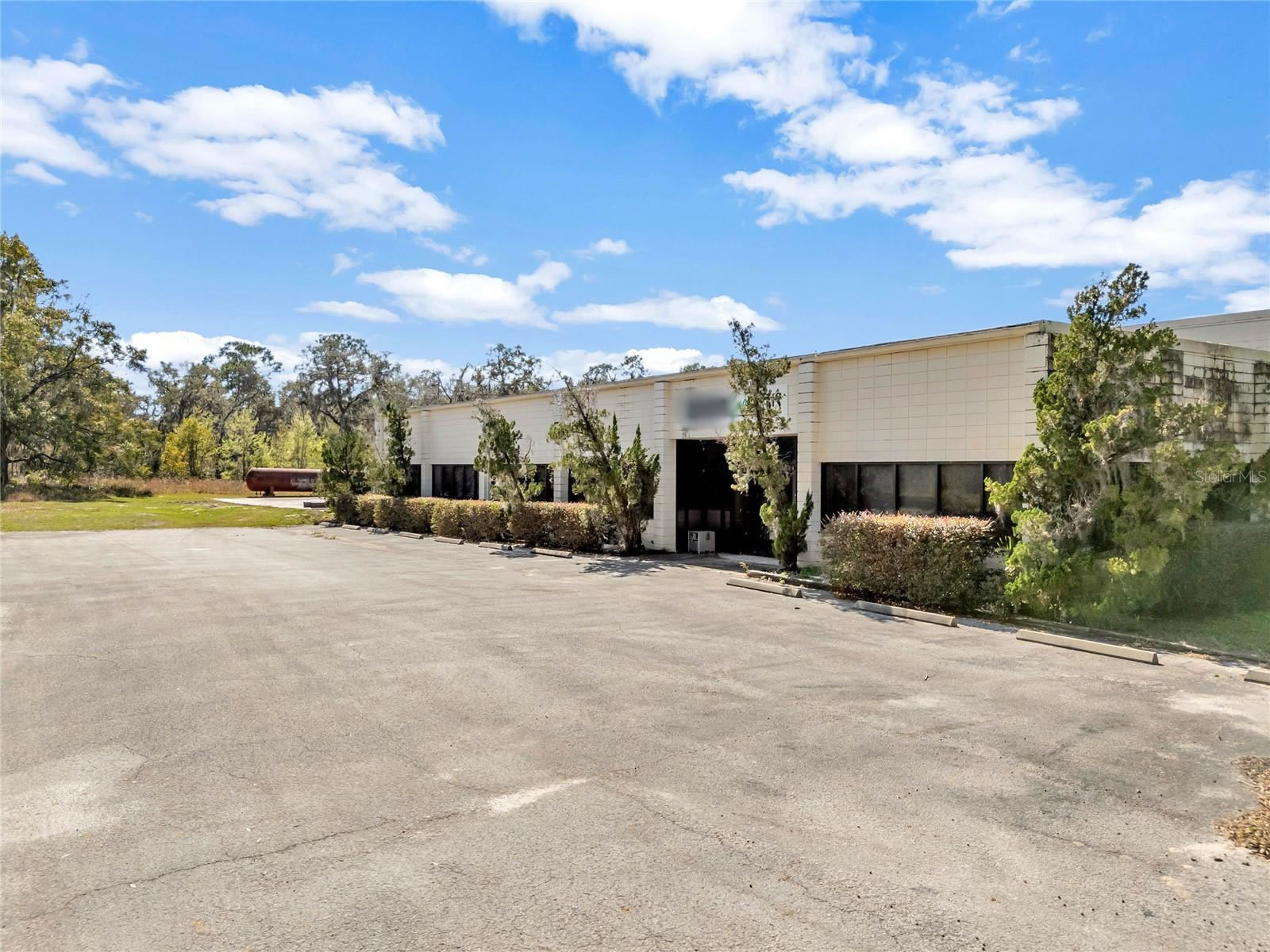 Warehouse For Sale in Eustis, FL - 25,000 sq ft