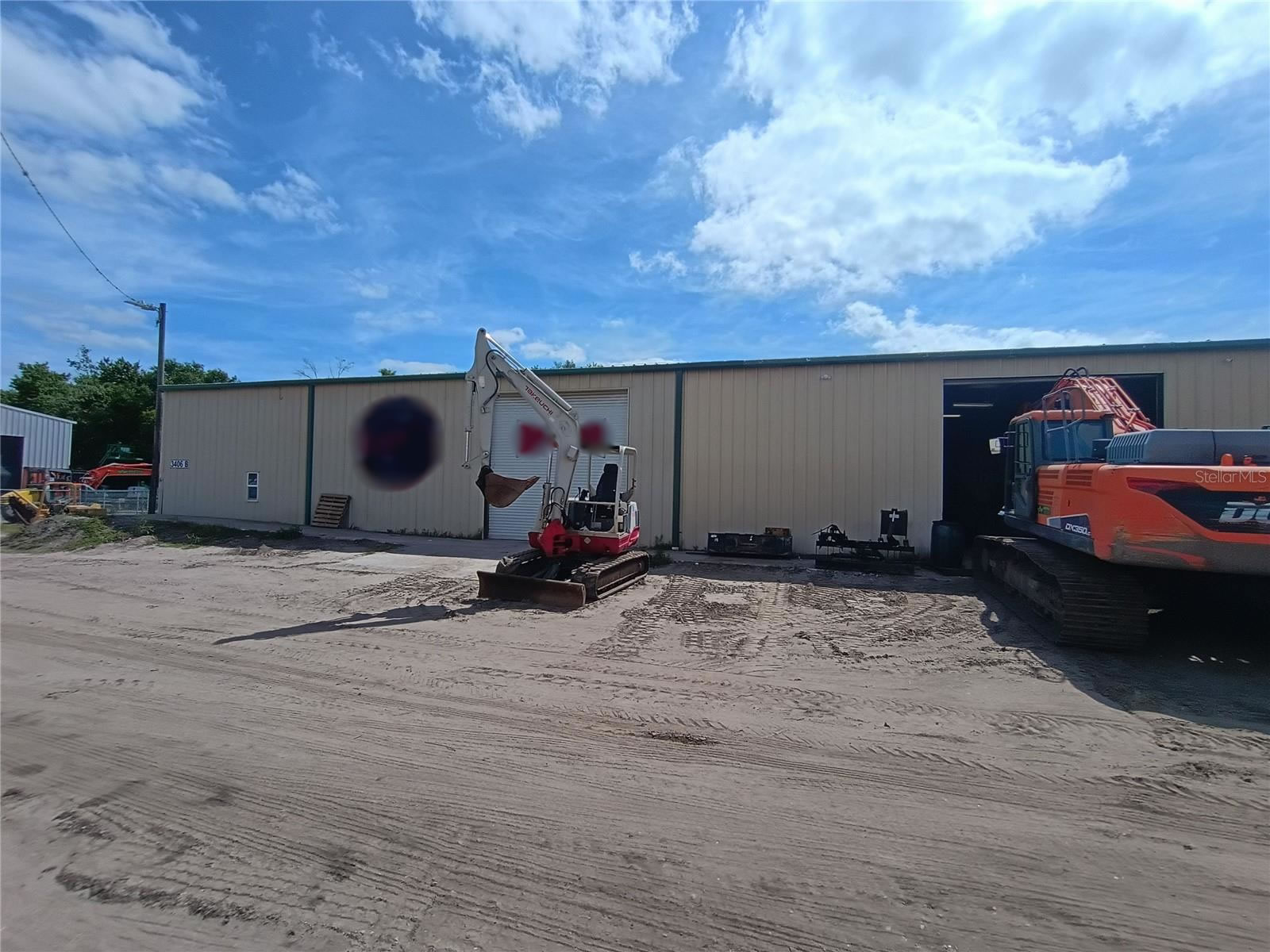 Industrial Commercial 5 acres with 3 warehouse buildings For Sale in Plant City $3,200,000