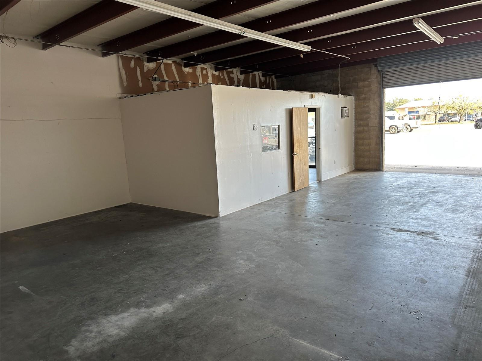 Ocala Warehouse / Retail Space For Sale - 11,000 sq ft $1,400,000