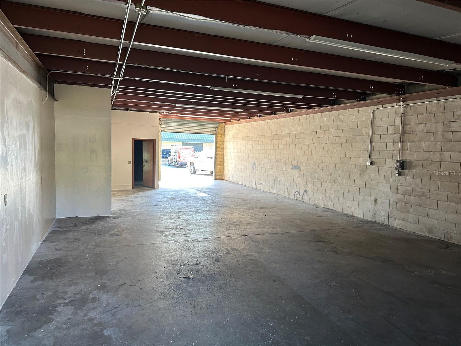 Ocala Warehouse / Retail Space For Sale - 11,000 sq ft $1,400,000