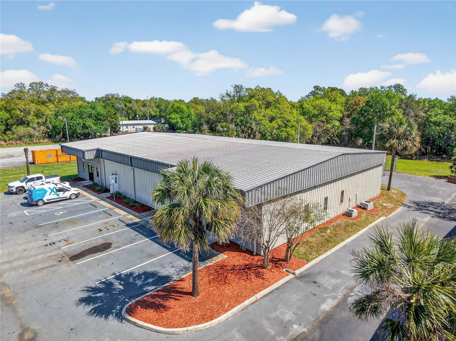 7,700 Sq Ft Warehouse For Sale in Leesburg - Florida