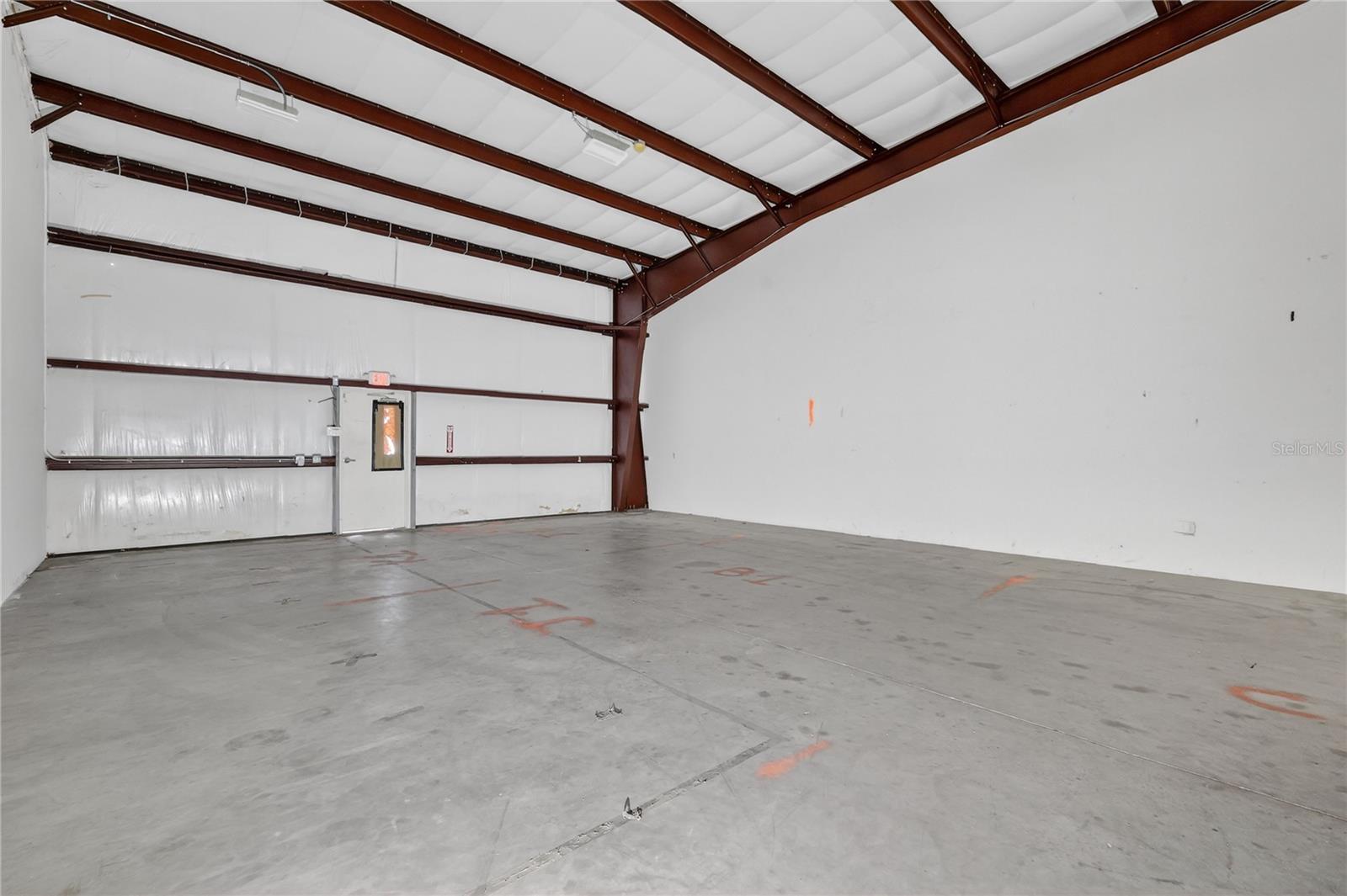 7,700 Sq Ft Warehouse For Sale in Leesburg, Florida -  $1,150,000 