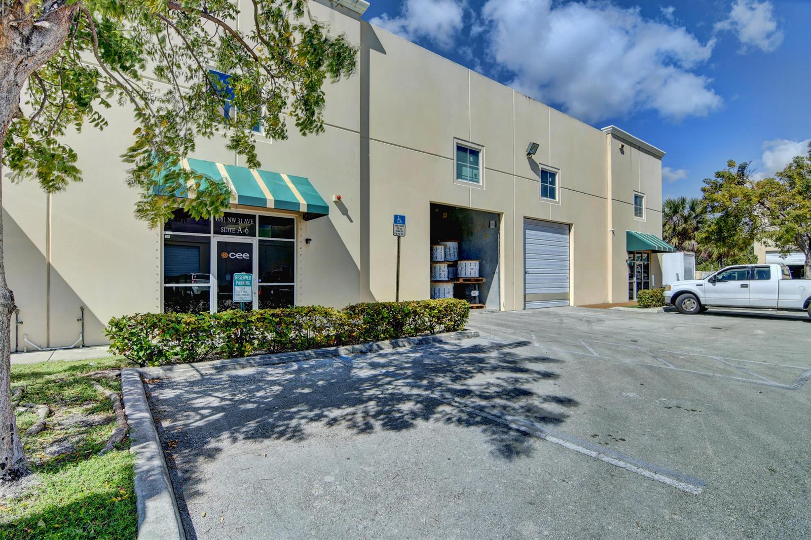 Warehouse For Sale in Pompano Beach 3 bays / 8,200 sq ft 1,060,000